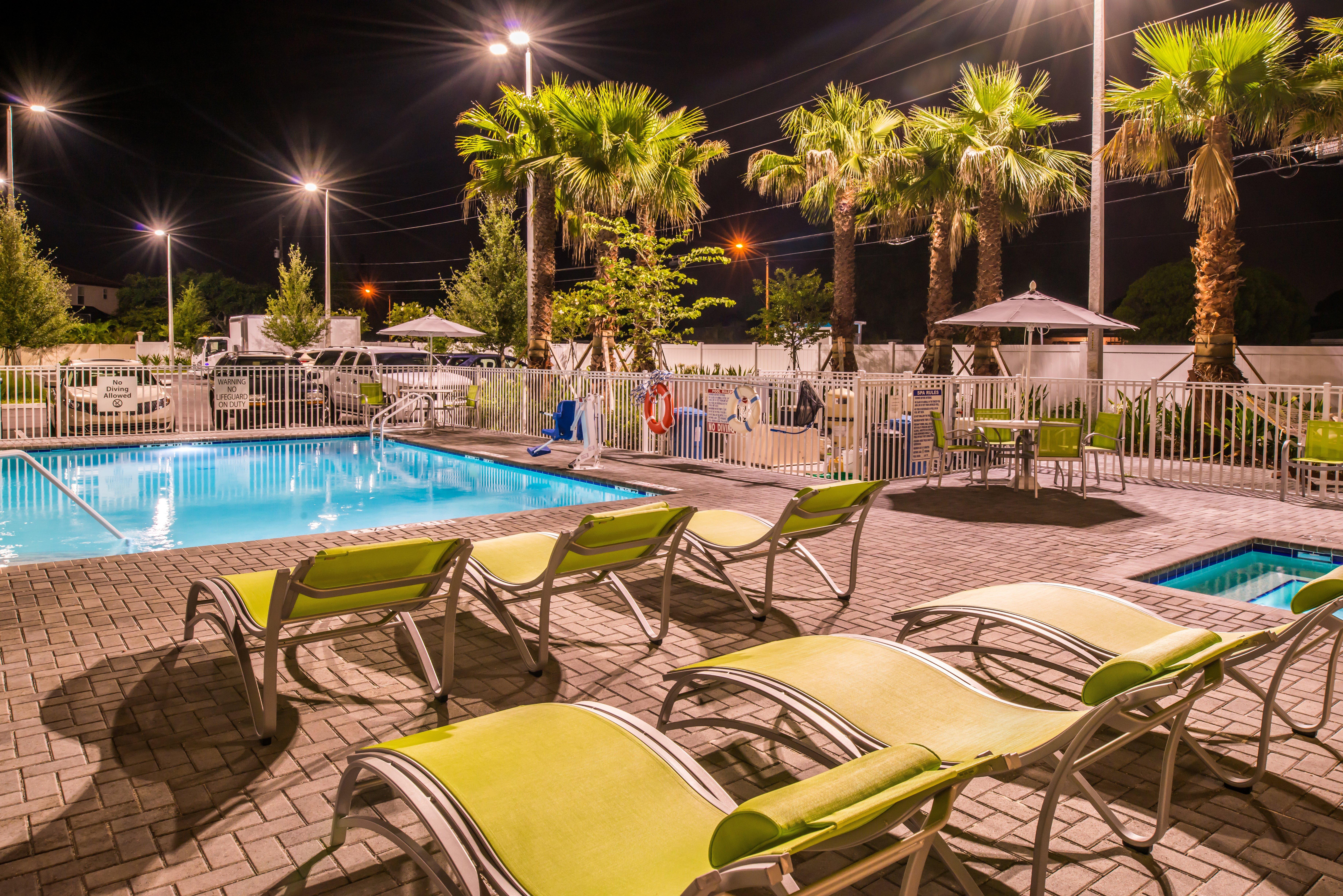 Holiday Inn Express & Suites - St. Petersburg - Madeira Beach By Ihg Exterior foto