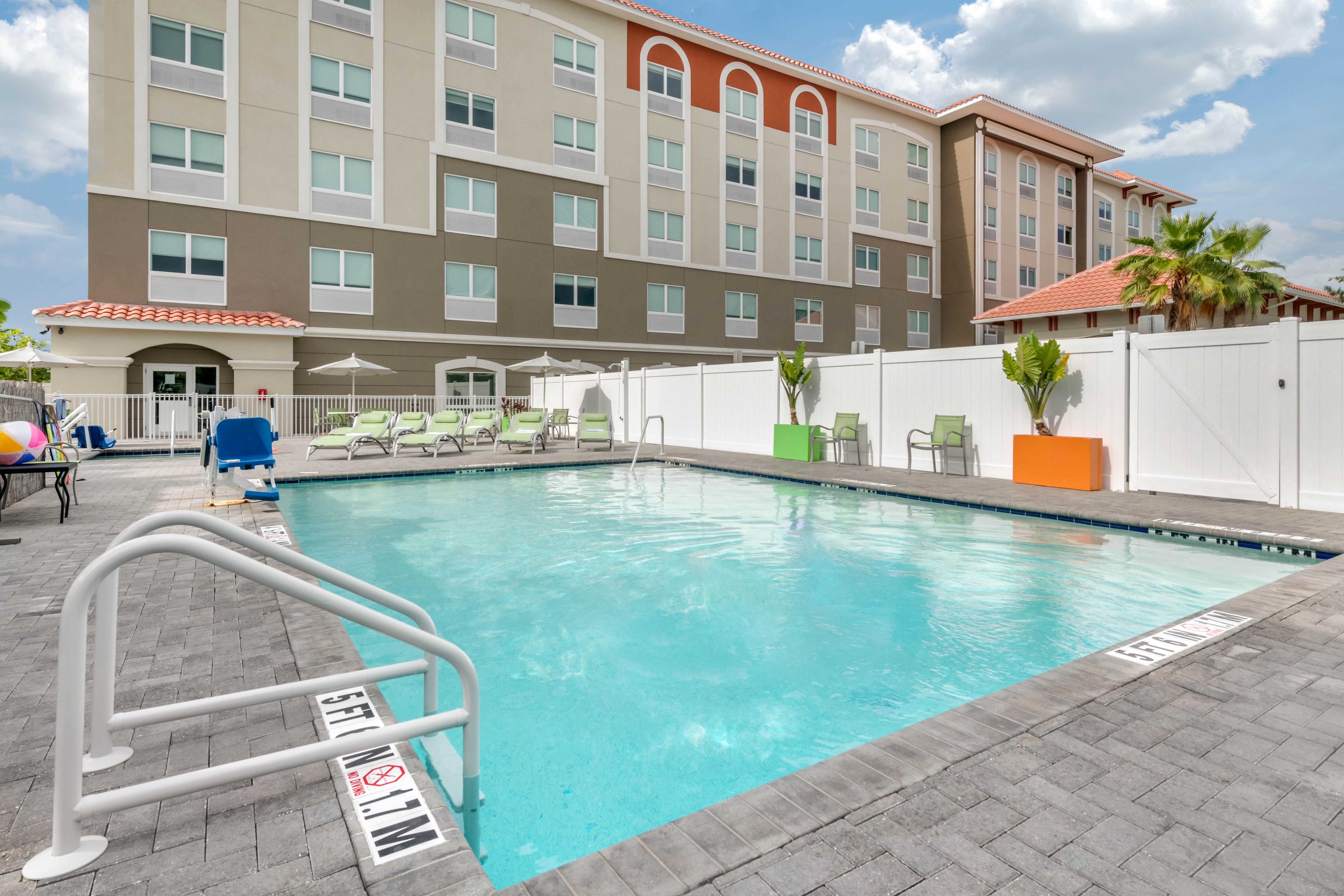 Holiday Inn Express & Suites - St. Petersburg - Madeira Beach By Ihg Exterior foto