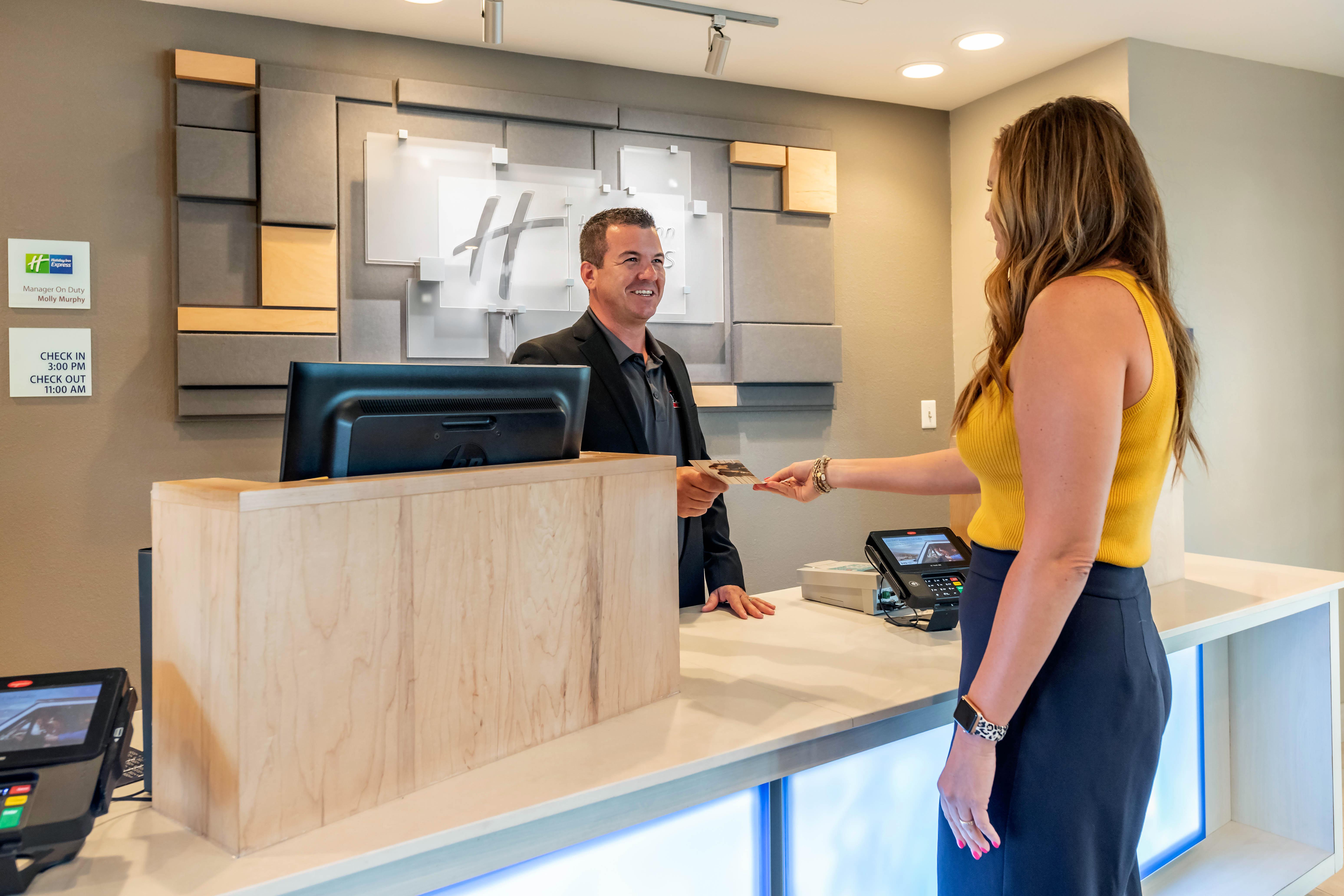 Holiday Inn Express & Suites - St. Petersburg - Madeira Beach By Ihg Exterior foto