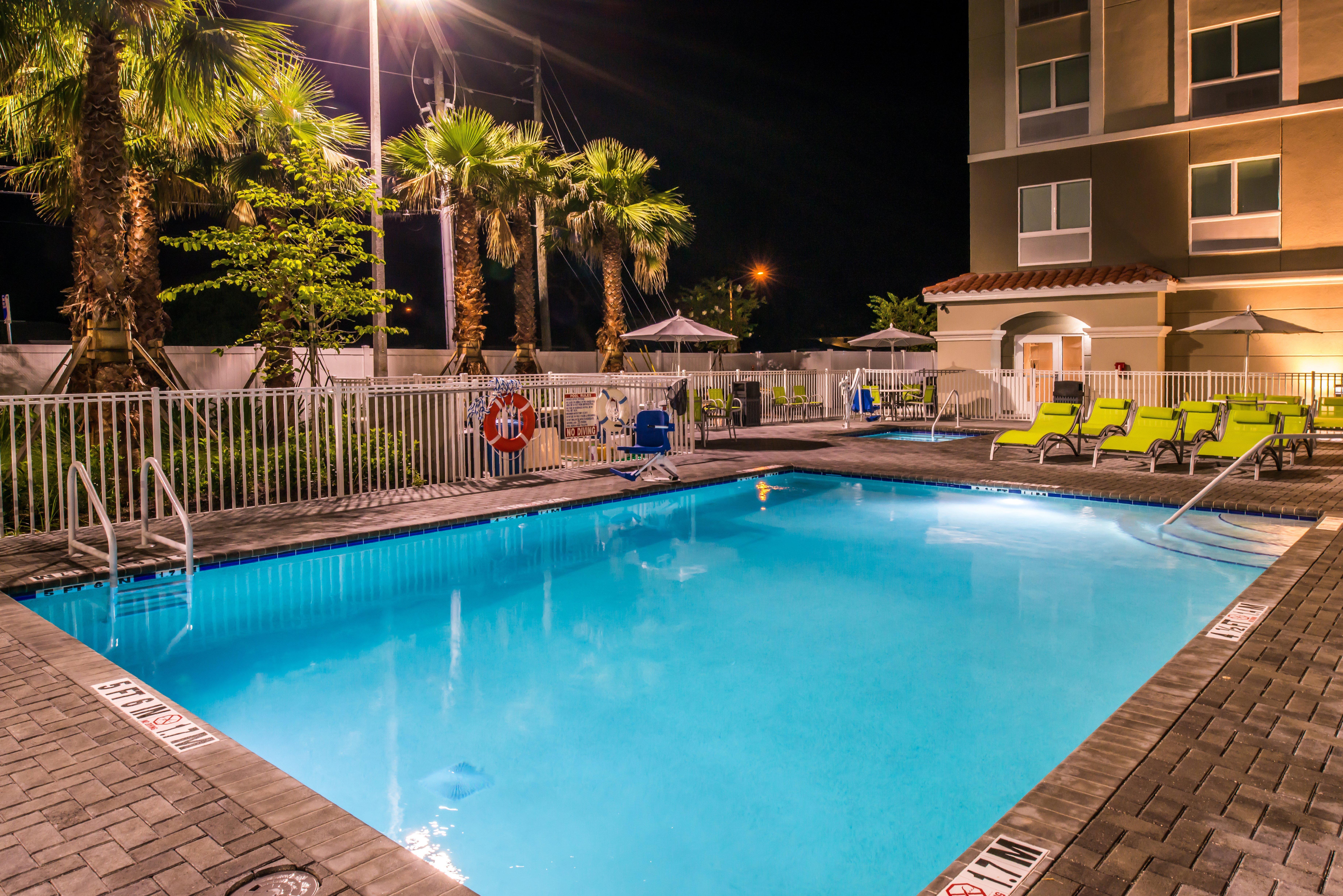 Holiday Inn Express & Suites - St. Petersburg - Madeira Beach By Ihg Exterior foto