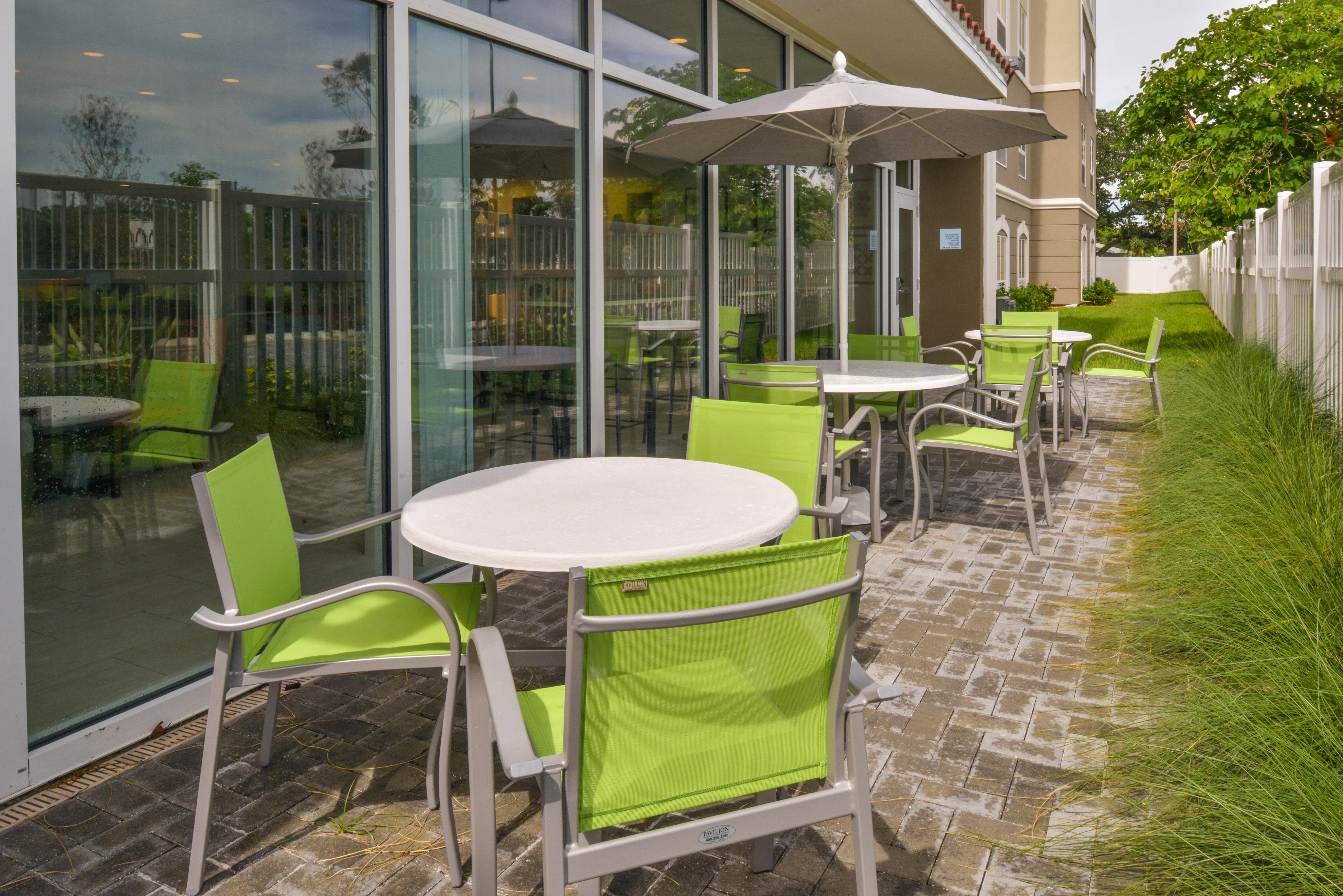 Holiday Inn Express & Suites - St. Petersburg - Madeira Beach By Ihg Exterior foto